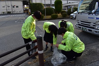 １年生は相生駅前まで行き綺麗に！