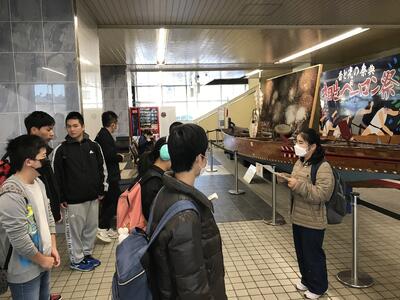 相生駅内で出発式、生徒代表の挨拶です。