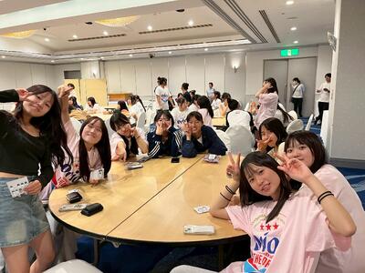 ビンゴ後の女の子