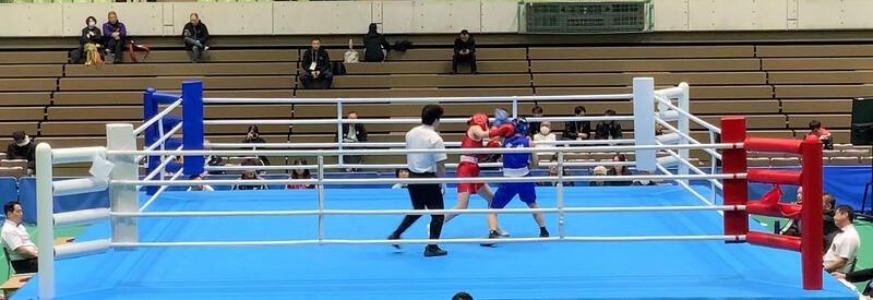 18日、初戦rsc勝ちをした田村選手（赤ユニ）