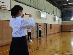 よく飛ぶ紙飛行機を作る③