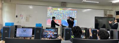 本校部長と副部長による表彰式