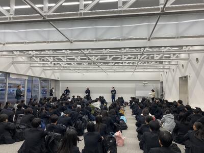 神戸空港の集合の様子