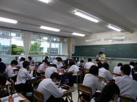 電子辞書を駆使して調べ学習