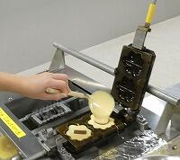 チョコとあんこのもみじ饅頭を作った