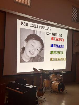 幼少期写真クイズ「この顔、見覚えないですか？」