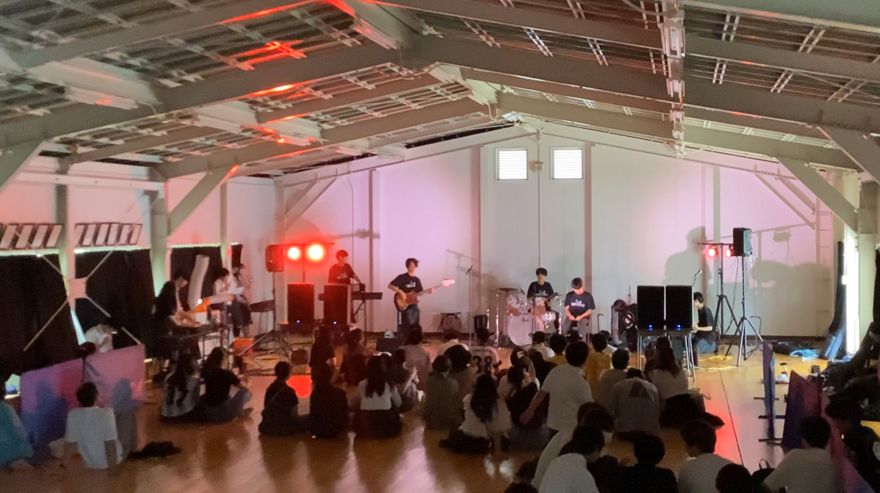 むらまつりでのライブの様子