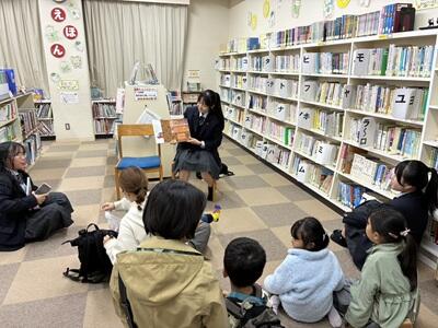 絵本の読み聞かせコーナー