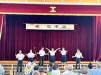 手拍子を誘導しながら