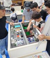〈写真：実演発表の様子2〉