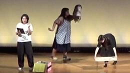 愉快な母と姉妹